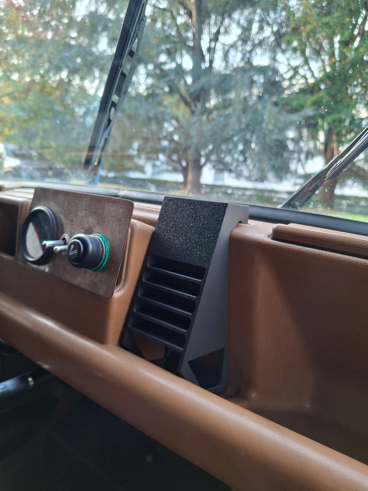 Support téléphone Renault 4 et 4L – Fixation tableau de bord | FindMyPart