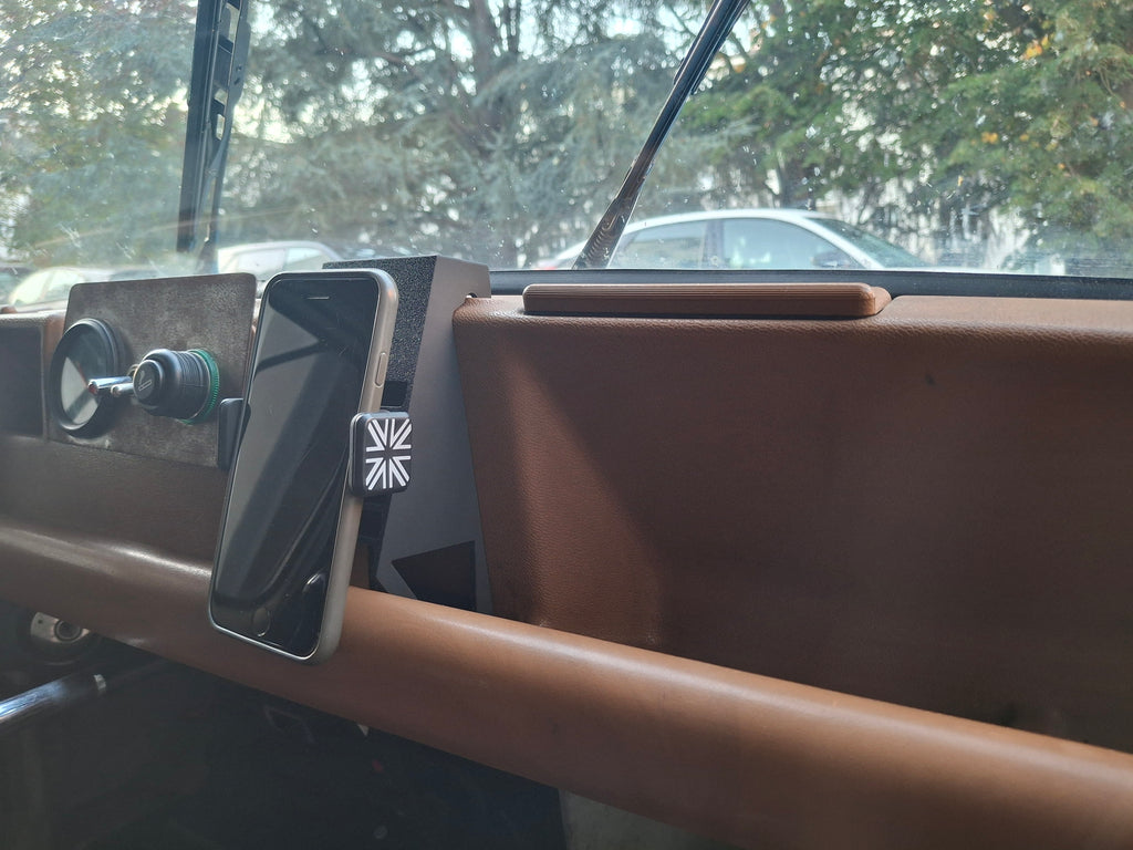 Support téléphone Renault 4 et 4L – Fixation tableau de bord | FindMyPart